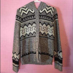 Knitted sweater with buttons and hood